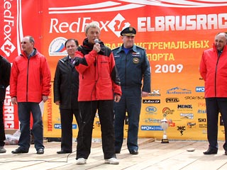 Сегодня на Эльбрусе в рамках фестиваля экстремальных видов спорта Red Fox Elbrus Race стартует индивидуальная гонка по ски-альпинизму и первые Всероссийские соревнования по ски-альпинизму среди военнослужащих "Кубок Победы"