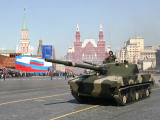 Военный парад в ознаменование 64-й годовщины Победы в Великой Отечественной войне прошел на Красной площади. В нем участвовали около 9 тыс. военнослужащих