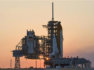 Американский космический корабль многоразового использования Atlantis стартует в понедельник с космодрома на мысе Канаверал (штат Флорида)