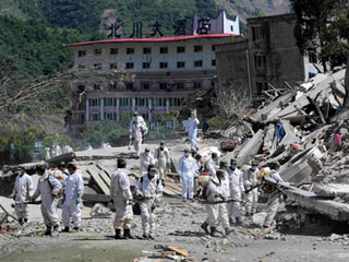 Китай во вторник отмечает годовщину катастрофического землетрясения в горной провинции Сычуань, унесшего десятки тысяч жизней. Удар стихии произошел 12 мая 2008 года в 14:28 по местному времени