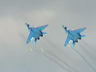 Соединенные Штаты Америки приобрели два истребители Су-27 у Украины. Истребители будут использоваться в качестве тренажеров для обучения американских пилотов, так как мировой парк Су-27 и Су-30 интенсивно растет