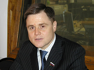 Депутат Госдумы, член фракции "Единой России" Владимир Груздев, ранее заявивший о своем желании стать первым космическим туристом в РФ, отказался от полета.