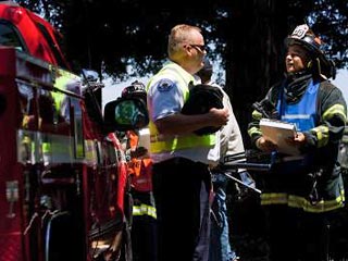 Местные службы спасения были подняты по тревоге, и в итоге к месту событий съехались 18 машин скорой помощи и 17 пожарных расчетов общим числом в 50 человек