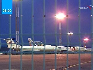 В подмосковном небе удалось избежать столкновения Ту-154, выполнявшего рейс по маршруту Москва - Самара, с Boeing, летевшим во Владивосток. На борту обоих самолетов было примерно 300 пассажиров