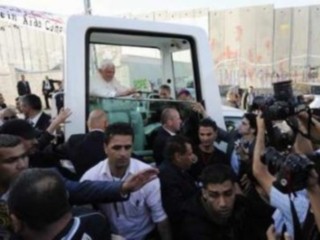 Бенедикт XVI посетил накануне палестинский лагерь беженцев Аль-Айда возле Вифлеема