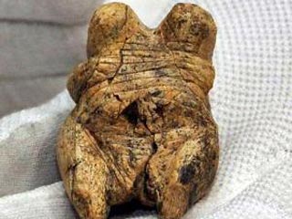 На юго-западе Германии обнаружена статуэтка Венеры, возраст которой составляет 35 тысяч лет. Это древнейший образец изобразительного искусства, относящийся к раннему палеолиту