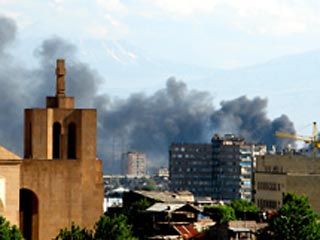 Взрыв и пожар на крупном каучуковом заводе в Ереване: есть раненые и пропавшие без вести 