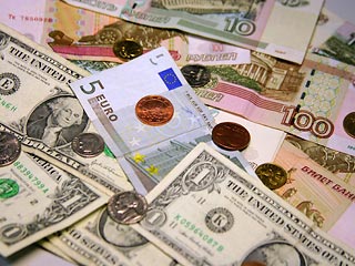 Доллар снизился еще на 9 копеек, евро &#8211; на 3