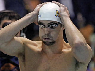 Американский пловец Майкл Фелпс потерпел второе поражение подряд на престижных соревнованиях в Шарлотт (Северная Каролина)