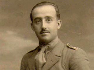 Согласно исследованиям историка, будучи еще в чине капитана, Франко получил огнестрельное ранение в нижнюю часть живота в июне 1916 года во время битвы при Эль-Буитце возле Сеуты, которая до сих пор является испанским владением на марокканском побережье