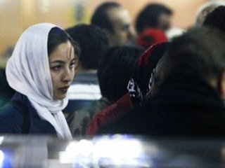 Власти Ирана заявили, что расследуют уголовное дело в отношении подозреваемого в передаче секретных документов об американском вторжении в Ирак в 2003 году американской журналистке иранского происхождения Роксане Сабери