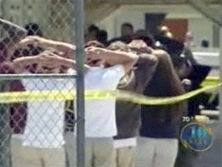 В США 15-летний юноша не смог устроить бойню: он выстрелил мимо учительницы, а потом в себя