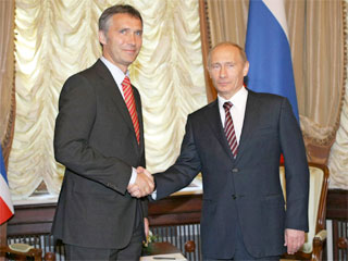 Премьер-министр РФ Владимир Путин с премьер-министром Норвегии Йенсом Столтенбергом