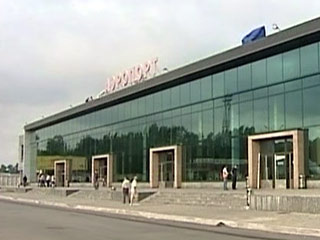 Аэропорт Владивостока в четверг прекратил обслуживание самолетов авиакомпании "Сибирь" (S7) на неопределенное время