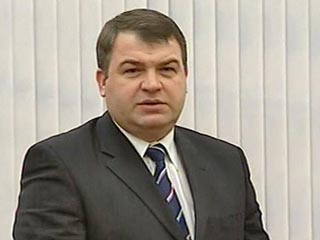 Министр обороны Анатолий Сердюков может в ближайшее время уйти в отставку, чтобы заняться "таможенными делами"