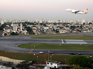 В Бразилии двадцать один человек получил ранения после того, как самолет попал в зону сильной турбулентности