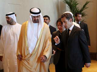 Во вторник первую французскую военную базу открыл в Абу-Даби (Объединенные Арабские Эмираты) президент Николя Саркози