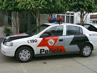 Бразильские полицейкие перерезали контрабандный канал поставки сотовых телефонов в тюрьму строгого режима. Для этого хитроумные преступники приспособили игрушечный вертолет с дистанционным управлением