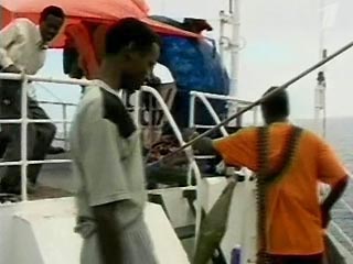 Украинские моряки, попавшие в плен к сомалийским разбойникам, подвергаются пыткам. Об этом сообщила мать одного из челнов экипажа захваченного в начале мая судна Ariana