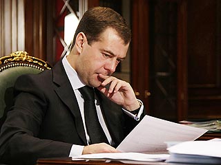 Президент Дмитрий Медведев считает возможным изымать и перераспределять земли, которые неэффективно используются