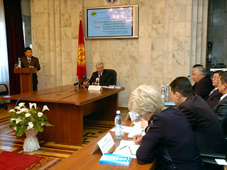 Два кандидата в президенты Киргизии не сдали экзамен на знание государственного киргизского языка и выбыли из предвыборной гонки. Об этом ИТАР-ТАСС сообщили в понедельник в Центральной комиссии по выборам и проведению референдумов в республике