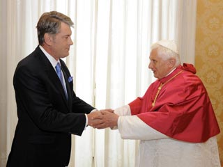 Папа Римский принял Виктора Ющенко с супругой, беседа длилась 24 минуты