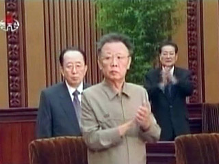 Лидер КНДР Ким Чен Ир назначил своим преемником младшего сына Ким Чен Ына. Об этом 67-летний глава государства сообщил высокопоставленным должностным лицам, передает Reuters