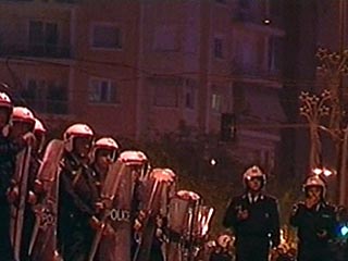 Группа анархистов пыталась поджечь правительственное здание в Афинах, пострадавших нет