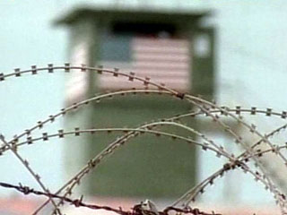 Официальные представители Южного командования ВС США сообщили во вторник, что один из узников спецтюрьмы на американской военно-морской базе в Гуантанамо покончил с собой