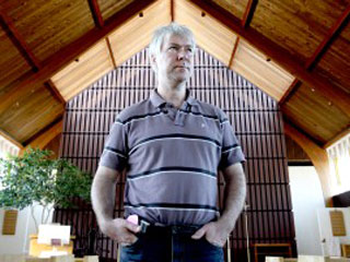 Живущий в Канаде бывший офицер КГБ Михаил Ленников, в отношении которого канадские власти приняли решение о депортации, укрылся в одной из церквей Ванкувера на юго-западе Канады