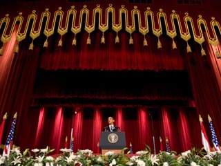 Президент США Барак Обама в четверг начал свое долгожданное выступление в Каирском университете. Обращаясь к мусульманам всего мира, президент заявил, что период подозрений и разногласий между Западом и исламским миром должен закончиться