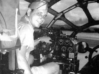 В США скончался второй пилот бомбардировщика, сбросивший атомную бомбу на Нагасаки