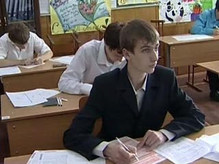 По предварительным данным, порядка 6% российских школьников не сдали Единый госэкзамен (ЕГЭ) по русскому языку