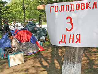 В Иркутске в понедельник проходит пикет работников Байкальского ЦБК, которые требуют погасить задолженность по заработной плате