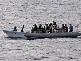 Шведский корвет "Мальме" передал семерых сомалийских пиратов, захваченных в конце мая, властям Кении для судебных разбирательств