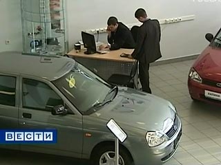 В мае продажи автомобилей в России упали более чем вдвое 