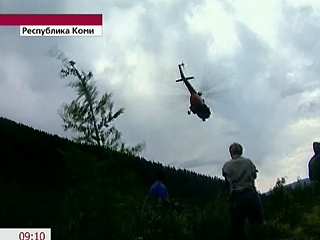 Группа спасателей вылетела во вторник из Архангельска на вертолете Ми-8 для участия в поиске детей, пропавших в лесу в республике Коми