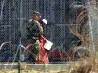 Первого узника Гуантанамо привезли с кубинской базы в США