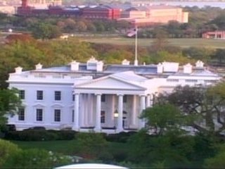 Неизвестный нарушитель перепрыгнул через металлический забор Белого дома, в то время как там в своем кабинете находился президент Барак Обама
