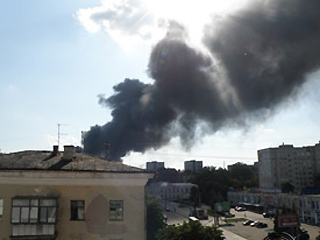 Пожар на курском предприятии: город окутан черным дымом