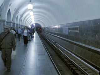 Движение поездов от станции "Парк культуры-Кольцевая" прервано в 22:05 в среду из-за технической неисправности