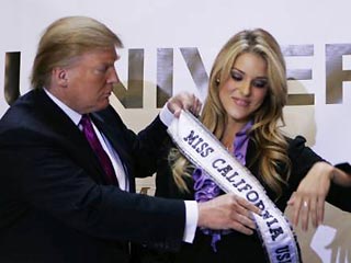 Дональд Трамп снял с Мисс Калифорния корону