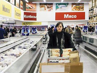 Все большую часть своего дохода россияне тратят на продукты питания