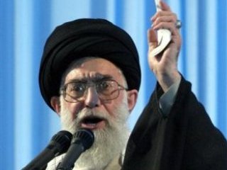 Верховный руководитель Исламской Республики Иран аятолла Али Хаменеи призвал противников победившего на выборах президента Махмуда Ахмади Нежада "признать итоги выборов и воздержаться от провокационных заявлений и действий"