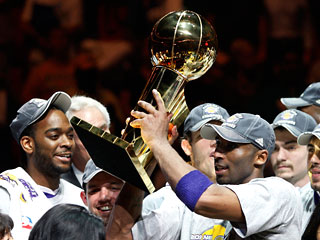 Баскетболисты "Лейкерс" в 15-й раз завоевали титул чемпионов НБА