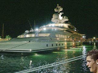 Бывший губернатор Чукотки, миллиардер Роман Абрамович приобрел самую большую и дорогую яхту в мире. Яхта "Eclipse" обошлась российскому миллиардеру в 340 млн евро
