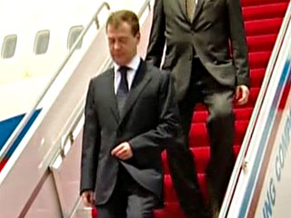 Медведев прибыл на переговоры с участниками саммита ШОС в Екатеринбурге