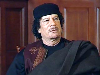 Ливийский лидер Муаммар Каддафи использует на себя больше косметики, чем четыре десятка его телохранительниц-девственниц, а также красит волосы