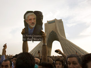 В Иране на акции протеста сторонников кандидата-реформатора Мира Хосейна Мусави убит один из митингующих