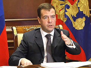 Медведев поручил провести переговоры с Абхазией и ЮО о военном сотрудничестве